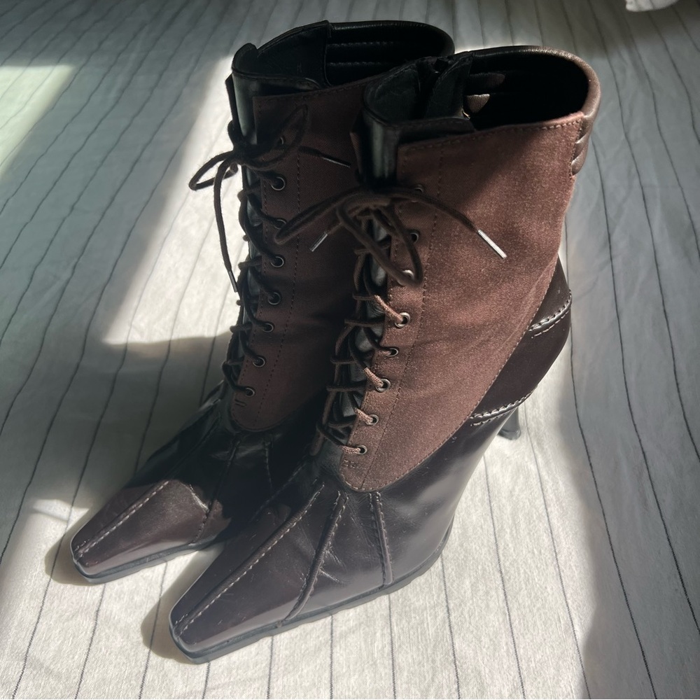 Stuart Weitzman Brown Leather Canvas Pointed Toe Boot Like New 7